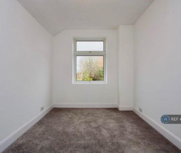 3 bedroom end of terrace house to rent - Photo 5