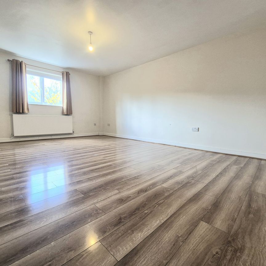 Halifax, Hipperholme - Photo 1