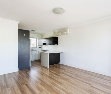 Modern two bedroom unit - Photo 5