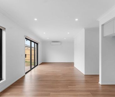 Modern Family Home - Photo 5