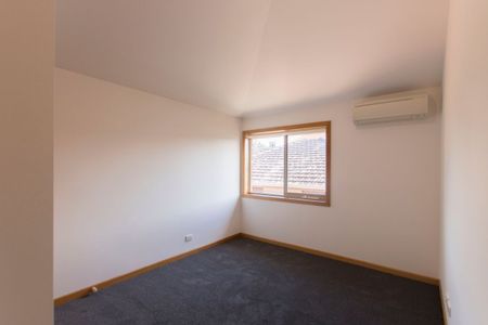 Unsurpassed Convenience in the heart of Leafy Coburg Awaits - Photo 3