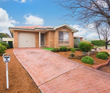 5 Saxby Close, Amaroo ACT 2914 - House For Rent | Domain - Photo 1