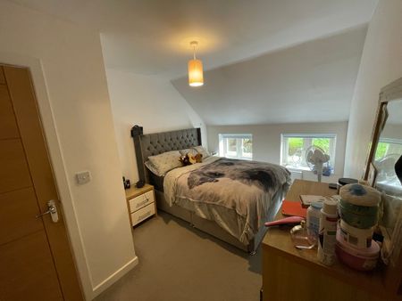 3 bedroom Semi-Detached House to let - Photo 2