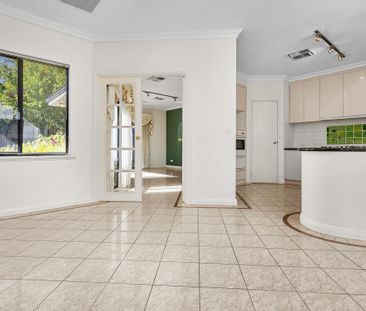 Sophisticated Family Home - Premium Location Opposite Applecross Senior High School - Photo 3