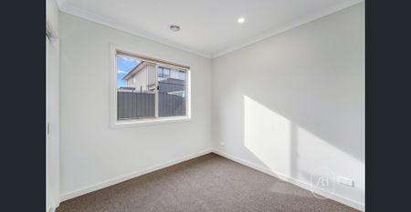 Stylish and Spacious Living in the Heart of Truganina I 3Bed 2Bath 1Car - Photo 4