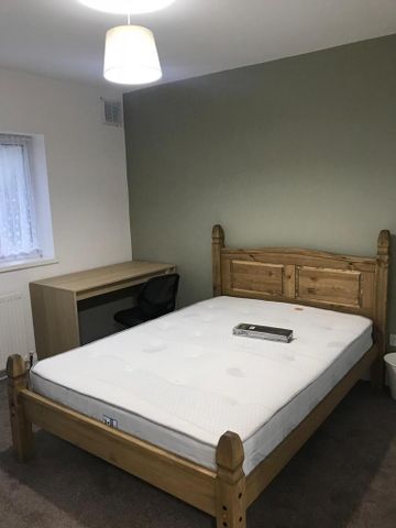 6 bedroom terraced house to rent - Photo 3