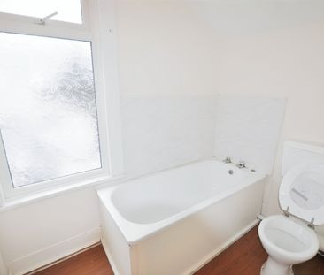 Flat to rent - Upper Wickham Lane, Kent, DA16 - Photo 6