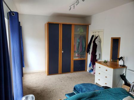 3 bedroom end of terrace house to rent - Photo 4