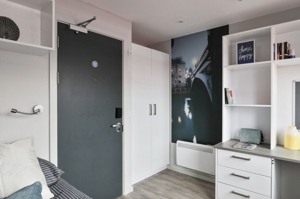 1 bedroom in a flat share to rent - Photo 1