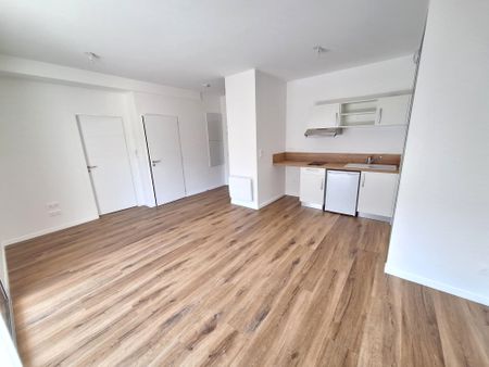 Location Appartement 2 pièces 42m² LES SABLES D’OLONNE 85340 - Photo 3