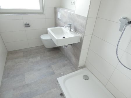 Perfekte Erdgeschoss-Wohnung mit großem Balkon – komplett modernisiert! - Photo 3