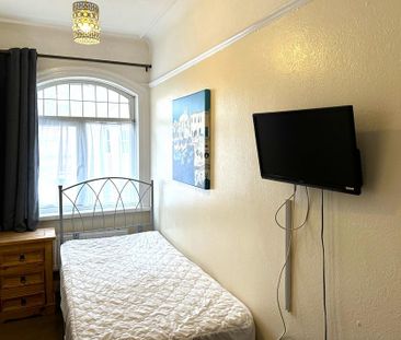 1 bedroom in a house share to rent - Photo 1