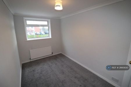 5 bedroom semi-detached house to rent - Photo 3