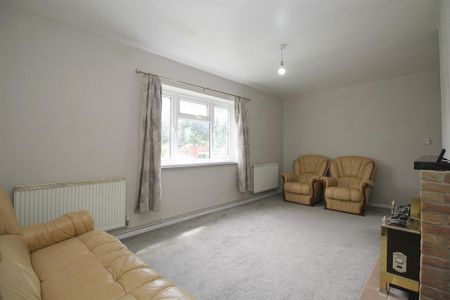 3 bedroom semi-detached house to rent - Photo 4