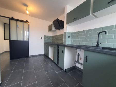 Location Appartement 4 pièces 84m² AUBAGNE 13400 - Photo 2