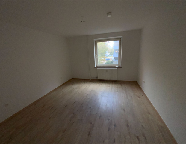 Gemütliche 2-Zimmer-Etagenwohnung in Emden  54 m² auf der 1. Etage rechts - Photo 1