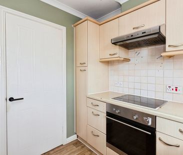 2 Bed Flat, Conifer Court, IG1 - Photo 5