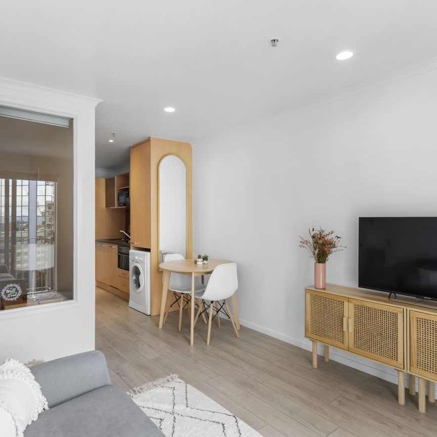 Fully Furnished and a Glimpse of Waiheke ! - Photo 1