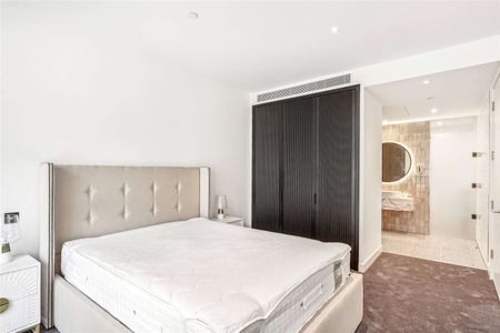 A beautifully presented two bedroom apartment in the spectacular Embassy Gardens development. - Photo 5