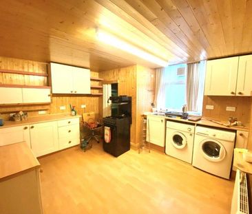 2 bedroom end of terrace house to rent - Photo 4