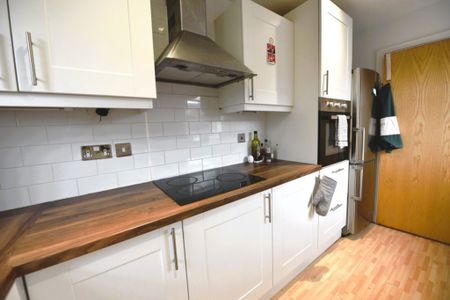 2 bedroom Flat in 45 Cardigan Road, Leeds - Photo 3