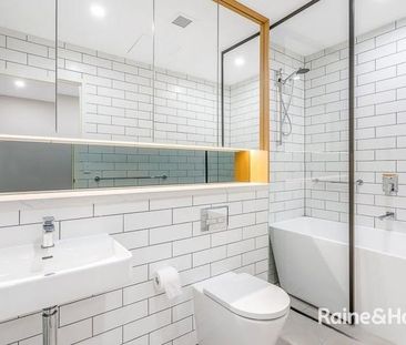 Modern Two Bedroom Apartment in Convenient Location - Photo 2