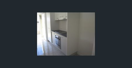 LARGE FAMILY HOME - Photo 2