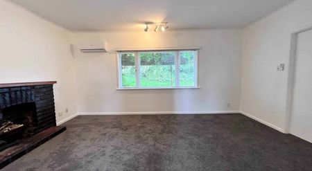 Prime Location – Bright, Spacious & Inviting Home - Photo 5