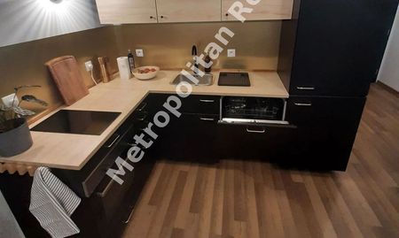 Kompletne zariadený 2 izbový byt s balkónom a podzemným parkovacím státím v cene - Photo 3