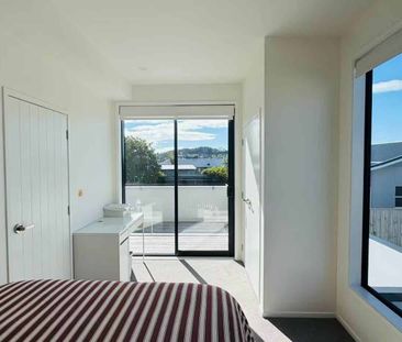 Bright & Modern 3-Bedroom Home in Avondale - Photo 5
