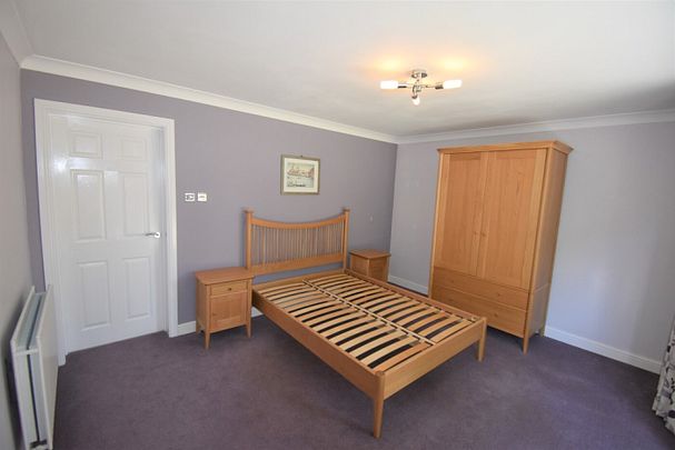 4 bedroom West Side, Four Bedroom House - Longcroft Gardens, Welwyn Garden City - Photo 1