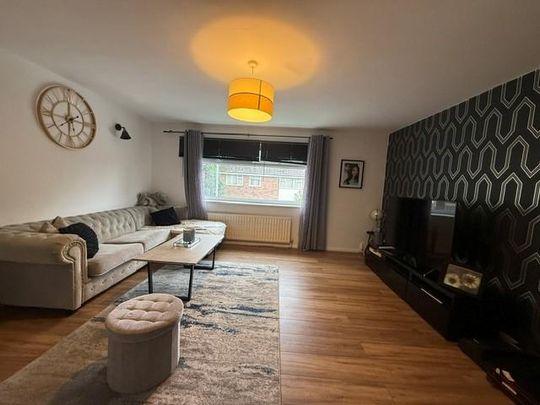 3 bedroom flat to rent - Photo 1