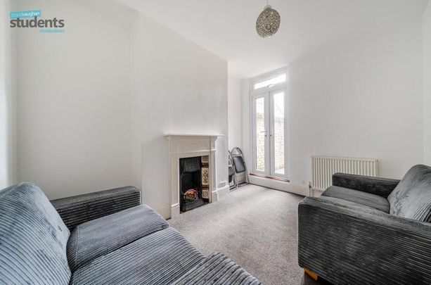 4 bedroom terraced house to rent - Photo 1