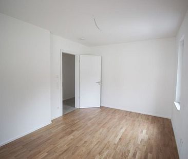 Neubau-Erstbezug! Zentrale 3-Zimmer-Wohnung mit groÃzÃ¼giger WohnkÃ¼che ! - Photo 4