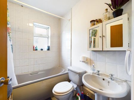 2 bedroom ground floor flat to rent - Photo 5