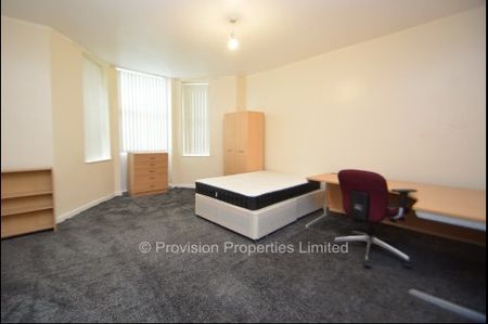 3 Bedroom Flats in Leeds - Photo 5