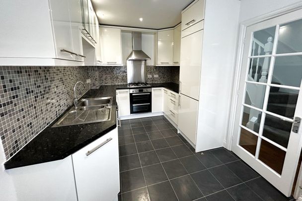Primrose Road, Walton-on-Thames, Surrey, KT12 - Photo 1