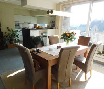 Ruim appartement met autostaanplaats vlakbij het centrum - Photo 3