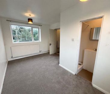 4 bedroom end of terrace house to rent - Photo 2