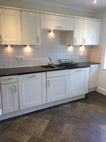 3 bedroom terraced house to rent - Photo 3