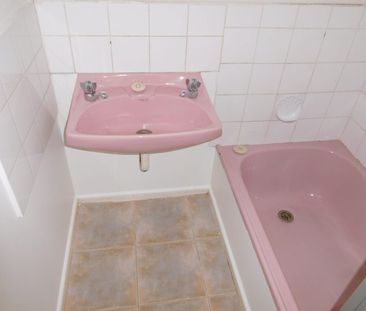 EXCELLENT LOCATION ! CORNER GARDINER AVENUE. - Photo 6