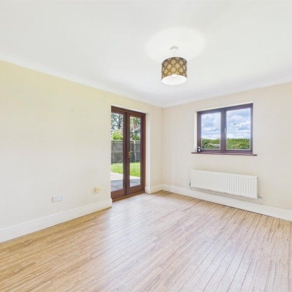 5 BED Detached house To rent - Photo 1