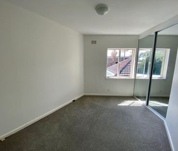 IMMACULATE 2 BEDROOM UNIT IN GREAT LOCATION - Photo 4