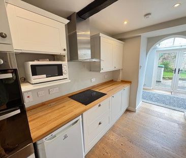 2 bedroom terraced house to rent - Photo 4