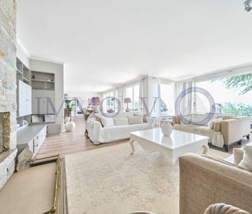 DE PRESTIGE AVEC PISCINE ET VUE PANORAMIQUE - MEUBLEE - Photo 2