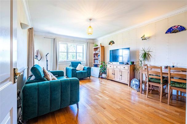 1 bed Upper Floor Flat for rent - Photo 1