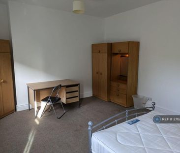 1 bedroom in a house share to rent - Photo 5