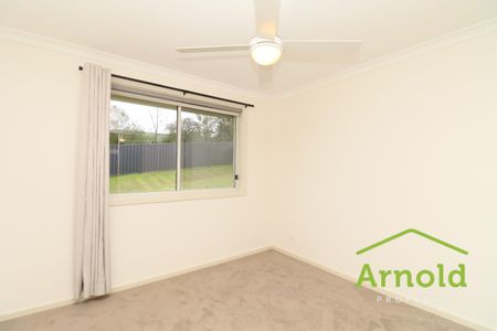 SPACIOUS 4 BEDROOM FAMILY HOME - Photo 2