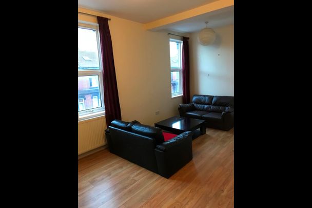 3 Bed Flat, Aberdeen Grove, LS12 - Photo 1