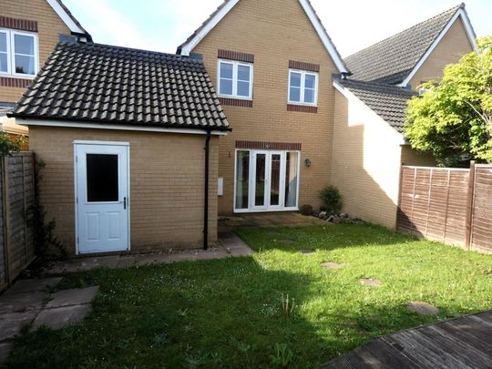 3 bed Detached - To Let - Photo 1